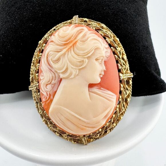 Vintage Cameo Brooch Victorian Elegance Timeless Large Chunky Goth Retro - Picture 1 of 12